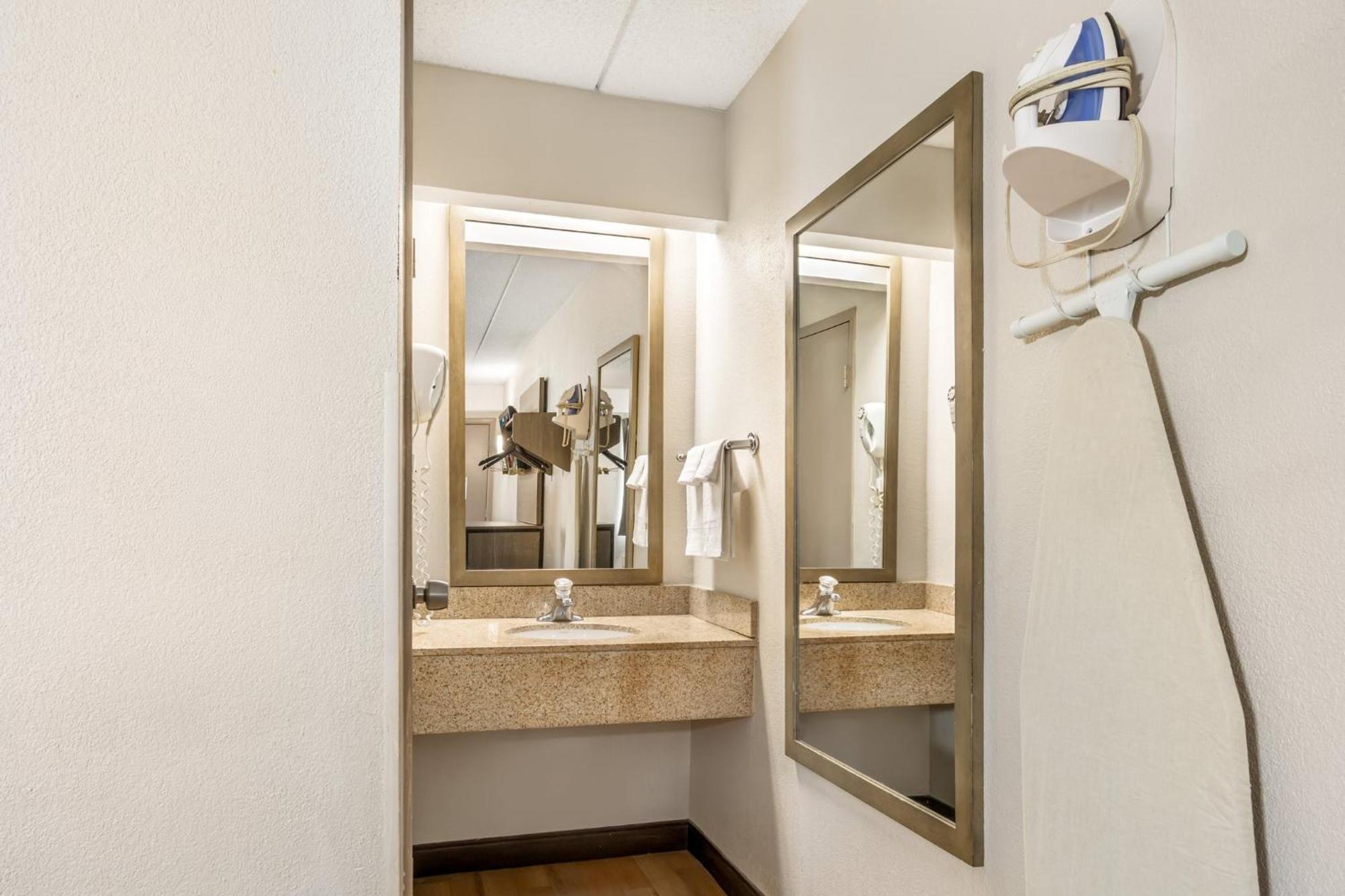 Red Roof Inn Tinton Falls-Jersey Shore Экстерьер фото