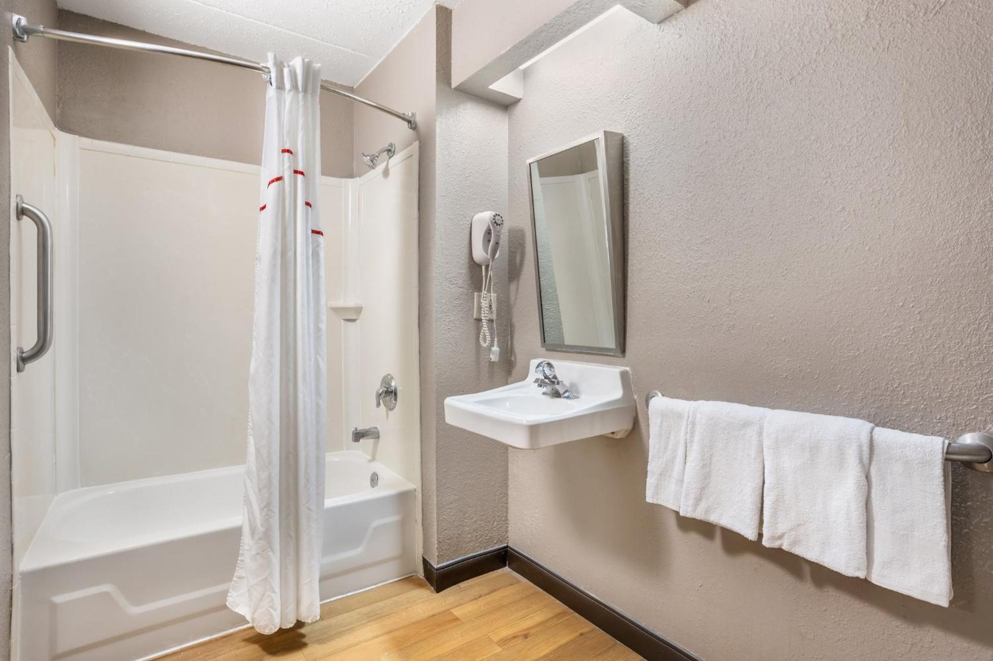 Red Roof Inn Tinton Falls-Jersey Shore Экстерьер фото