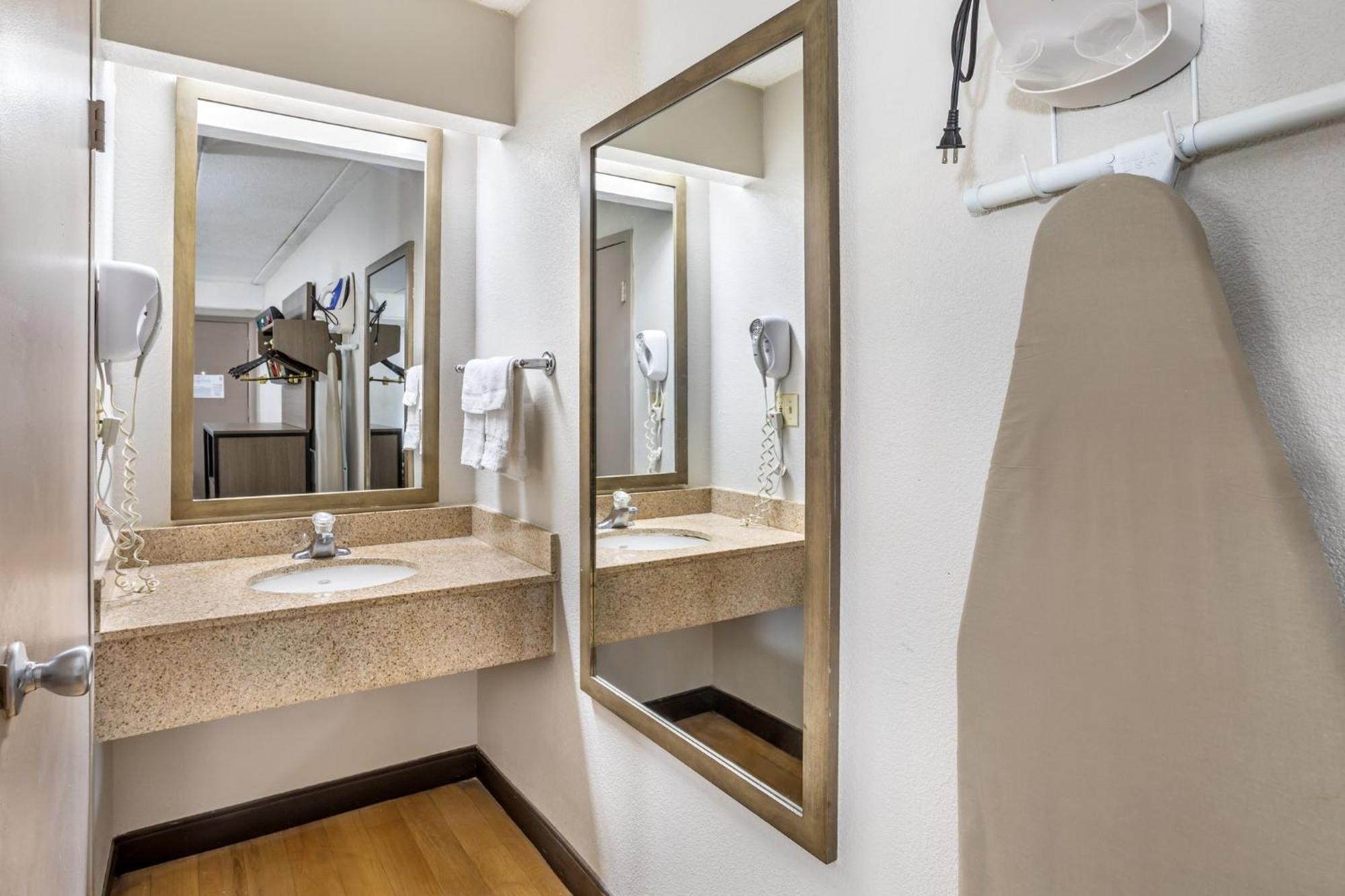 Red Roof Inn Tinton Falls-Jersey Shore Экстерьер фото